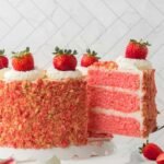 Strawberry-Crunch-Cake-Recipe