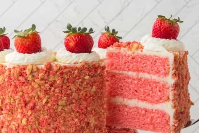 Thumbnail for Strawberry Crunch Cake Recipe