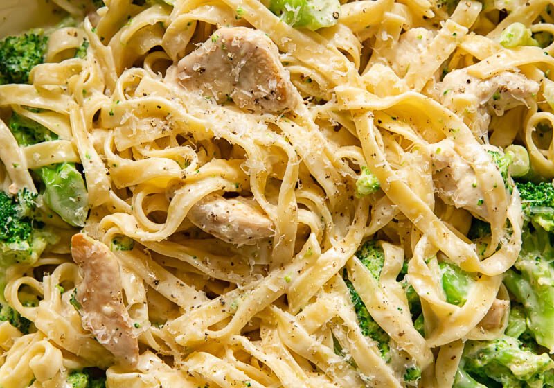 Easy-Chicken-And-Broccoli-Alfredo-Recipe